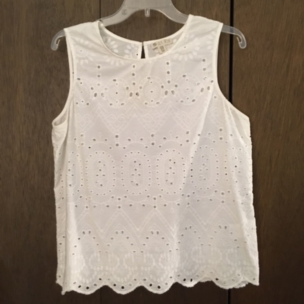 White Lila Rose eyelet sleeveless blouse - size M
